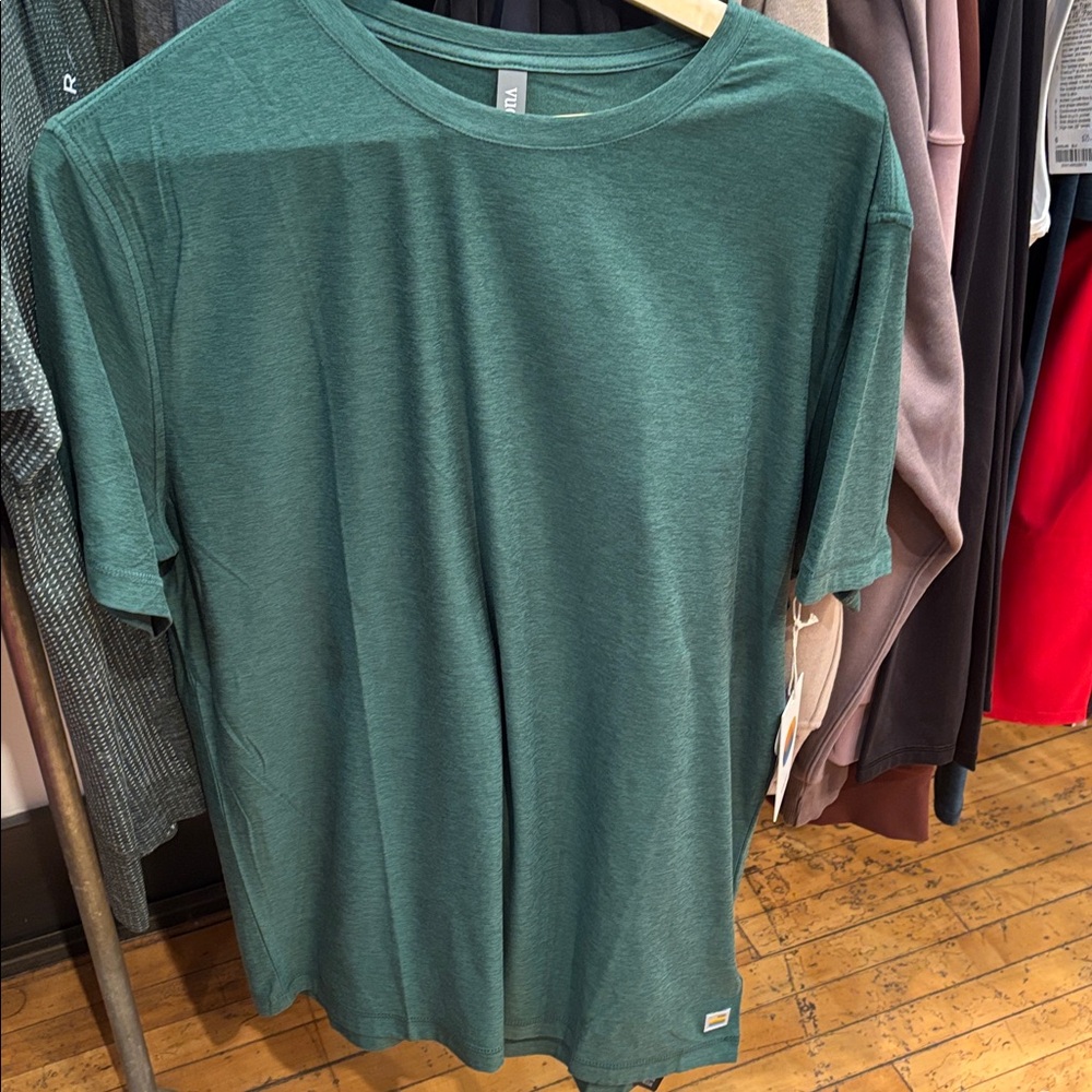Vuori Mens Strato Tech Tee, NWT